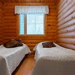 Kilpolan Orvokki- Pauliina Ja Karoliina By Interhome *